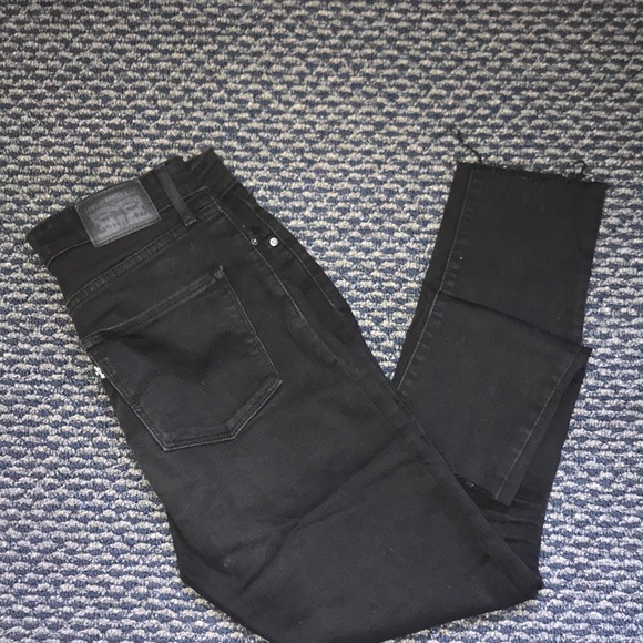 Levi's Denim - High rise Levi’s with frayed hems